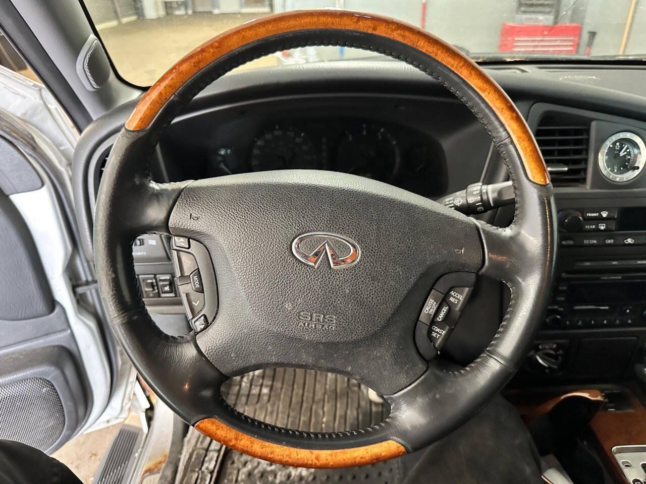 Used 2002 INFINITI QX4 4WD w/ (X03) Heated Seats Pkg image 32