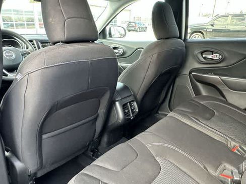 Used 2020 Jeep Cherokee Latitude AWD/4WD image 27