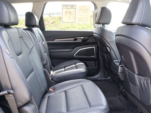 Used 2025 Kia Telluride S FWD image 11