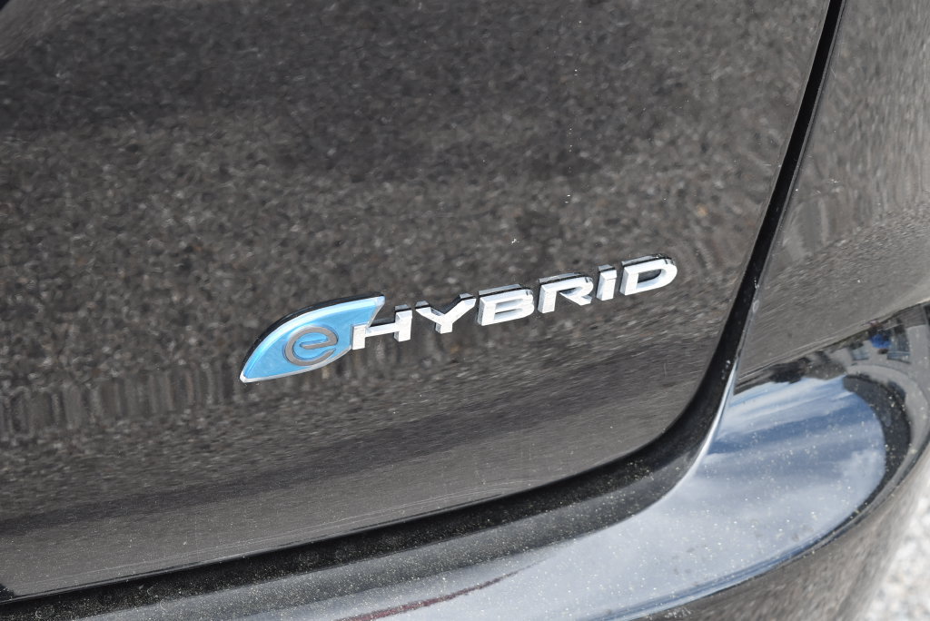Used 2024 Chrysler Pacifica Limited FWD image 7