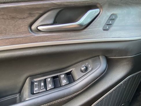 Used 2022 Jeep Grand Cherokee L Limited AWD/4WD image 19