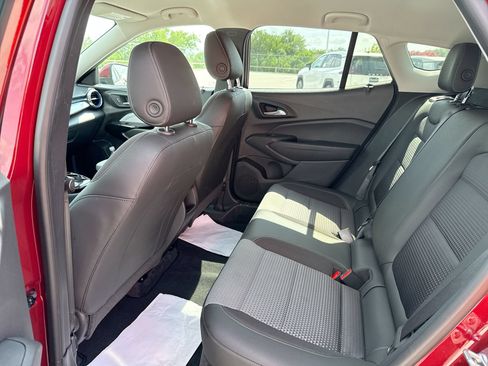 Used 2025 Chevrolet Trax LT FWD image 23