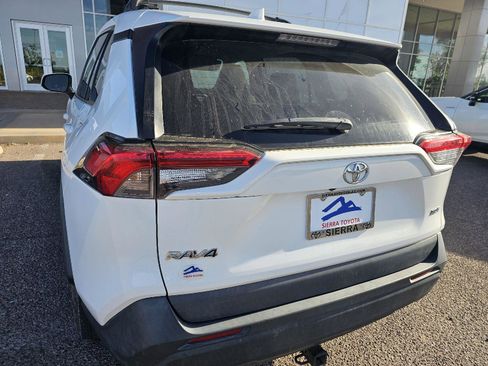 Used 2021 Toyota RAV4 XLE w/ Carpet Mat Package (TMS) FWD image 13