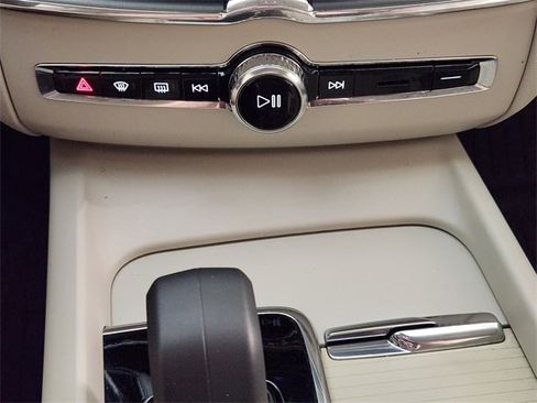 Used 2025 Volvo XC60 T8 Core w/ Protection Package Premier image 19