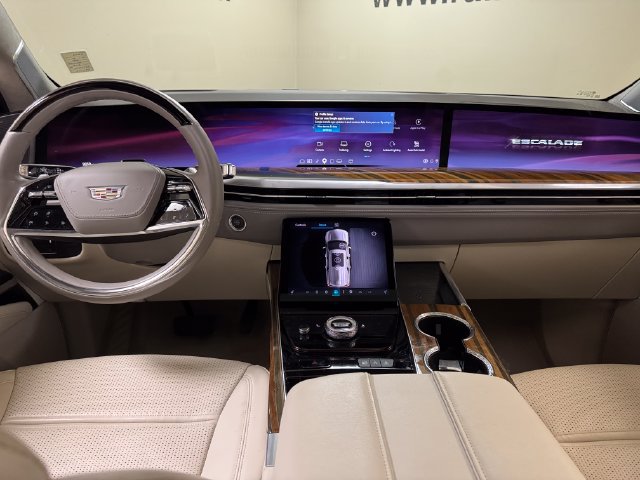Used 2025 Cadillac Escalade Premium Luxury Platinum AWD/4WD image 10