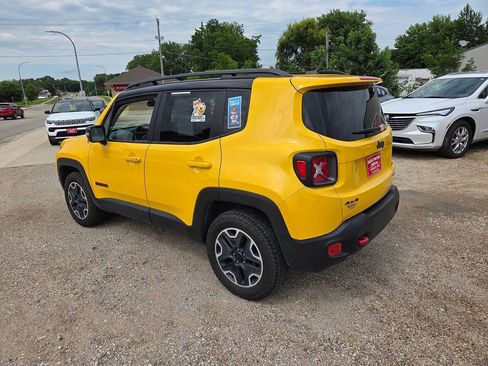 Used 2016 Jeep Renegade Trailhawk w/ Premium Trailhawk Package AWD/4WD image 4