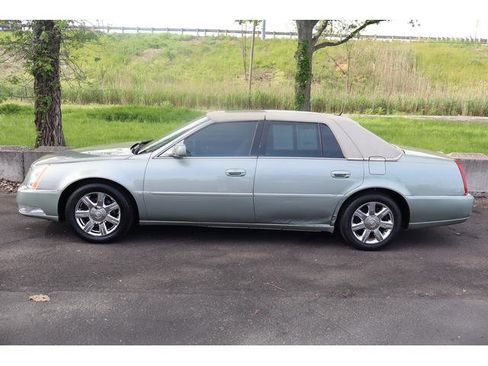 Used 2006 Cadillac DTS w/ Sun And Sound Package FWD image 3