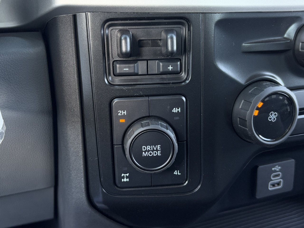 New 2026 Ford F250 XL w/ STX Appearance Package AWD/4WD image 18