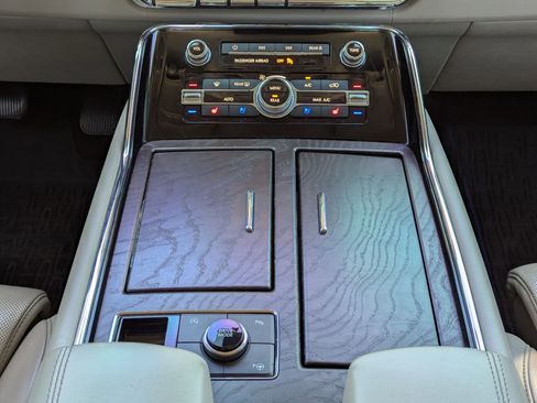 Used 2018 Lincoln Navigator Reserve w/ Technology Package image 38