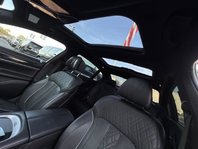 Used 2018 BMW 750i xDrive AWD/4WD image 31