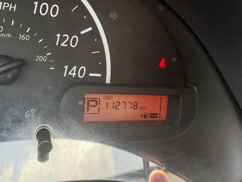 Used 2015 Nissan Versa S FWD image 12