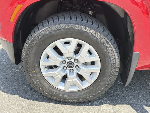 Used 2022 Nissan Frontier SV w/ Technology Package RWD image 11