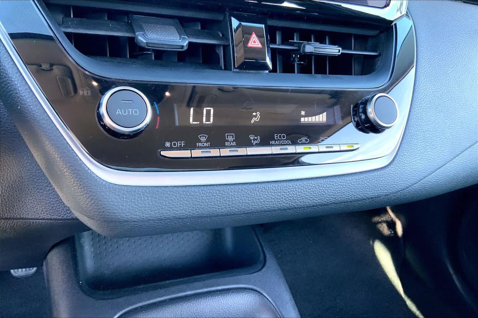 Used 2025 Toyota Corolla LE FWD image 32