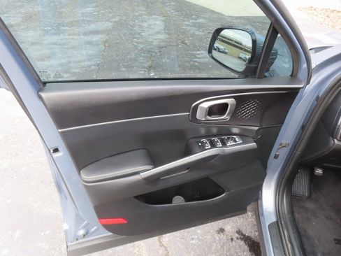 Used 2022 Kia Sorento LX image 18