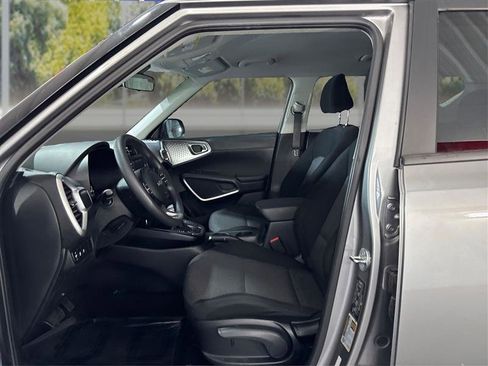 Used 2023 Kia Soul LX w/ Option Group 015 FWD image 9