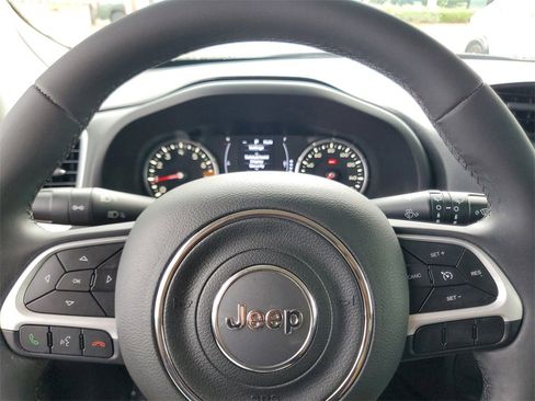 Used 2019 Jeep Renegade Latitude image 18