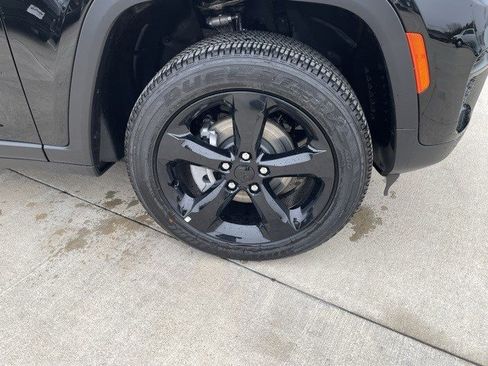 New 2025 Jeep Grand Cherokee Altitude image 10