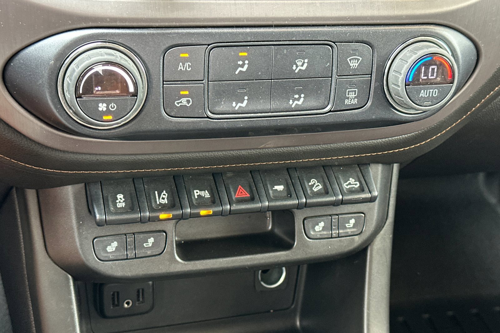 Used 2022 GMC Canyon AT4 w/ Driver Alert Package AWD/4WD image 20