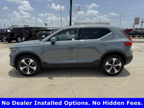 Used 2023 Volvo XC40 B5 Plus w/ Driver Assist Package AWD/4WD image 5