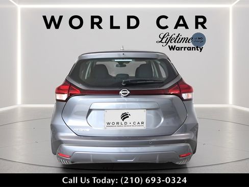 Used 2024 Nissan Kicks S image 6