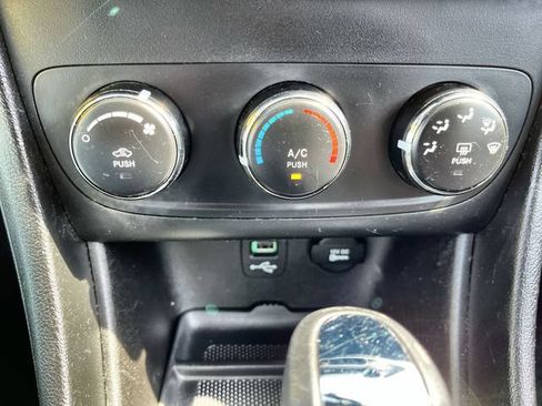 Used 2014 Dodge Avenger SE w/ Rallye Appearance Group FWD image 18