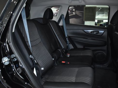 Used 2019 Nissan Rogue SV w/ Premium Package image 28