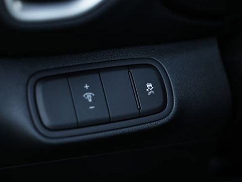 Used 2025 Hyundai Venue SEL FWD image 18