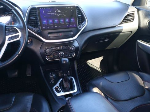 Used 2017 Jeep Cherokee Trailhawk AWD/4WD image 12