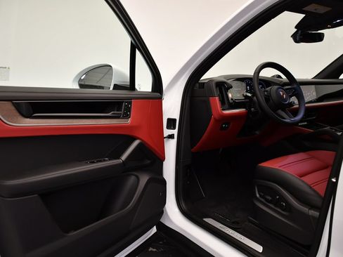 Certified 2026 Porsche Cayenne E-Hybrid AWD/4WD image 42