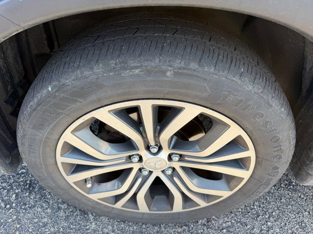 Used 2016 Mitsubishi Outlander SEL AWD/4WD image 9