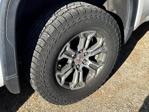 Used 2019 GMC Sierra 1500 SLT AWD/4WD image 4