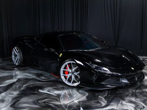 Used 2020 Ferrari F8 Tributo RWD image 2