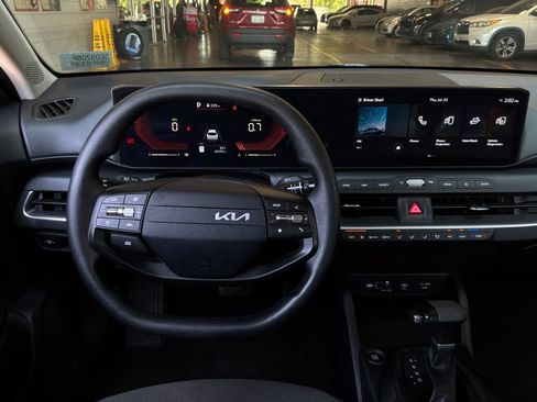 Used 2025 Kia K4 FWD image 13