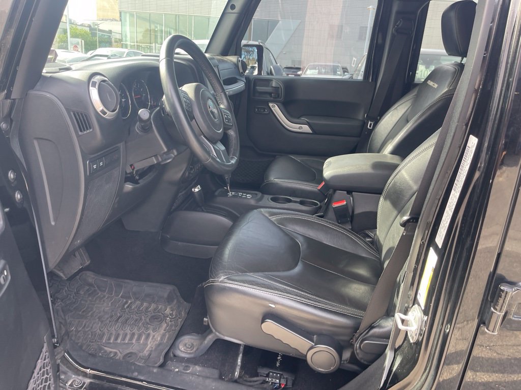 Used 2015 Jeep Wrangler Unlimited Rubicon w/ Dual Top Group AWD/4WD image 8