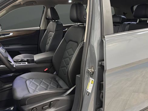 Used 2025 Volkswagen Atlas SE w/ Panoramic Sunroof Package AWD/4WD image 9