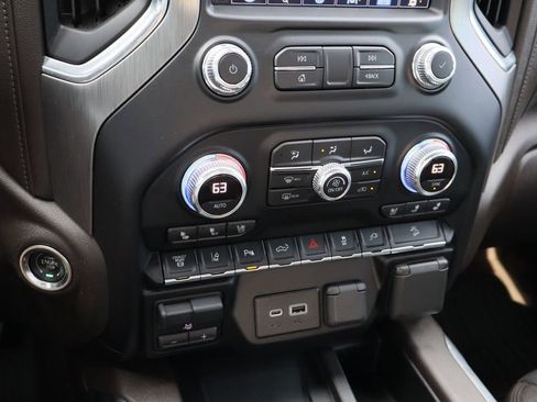 Used 2020 GMC Sierra 2500 Denali w/ Denali Ultimate Package image 18