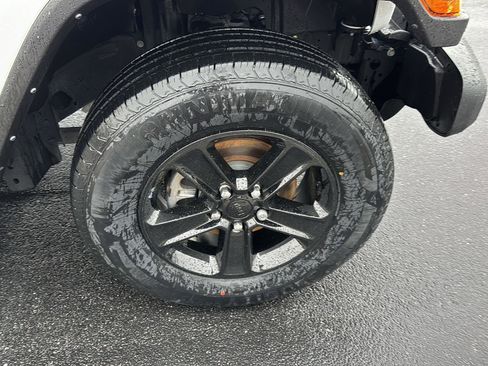 Used 2023 Jeep Wrangler Unlimited Sahara image 31