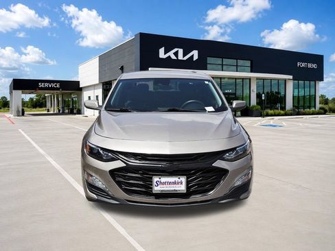 Used 2023 Chevrolet Malibu LT FWD image 2