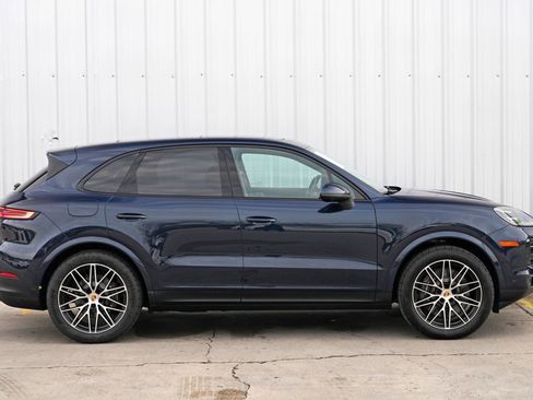 Used 2024 Porsche Cayenne w/ Technology Package image 55