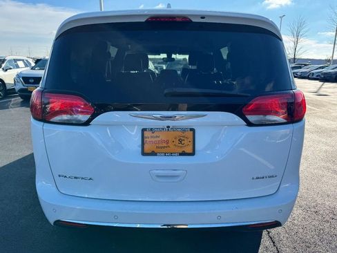 Used 2019 Chrysler Pacifica Limited image 4