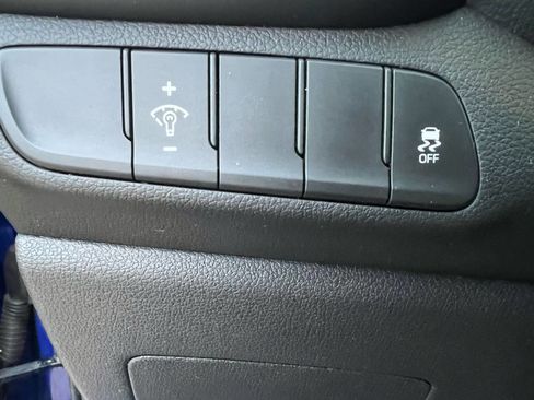 Used 2019 Hyundai Elantra GT image 28