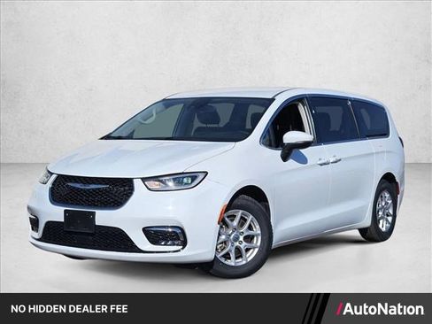 Used 2023 Chrysler Pacifica Touring-L FWD image 1