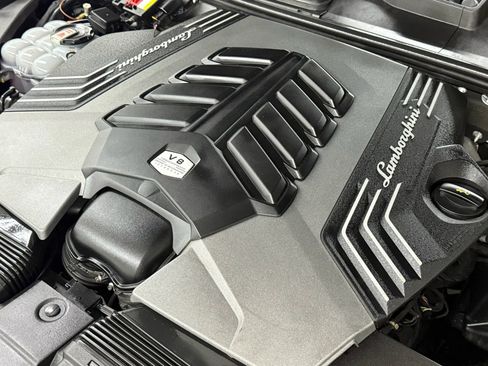 Used 2021 Lamborghini Urus image 75