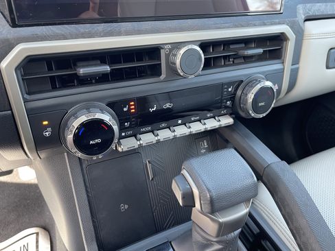 Used 2024 Toyota Tacoma Limited w/ Limited Package (LT) image 14