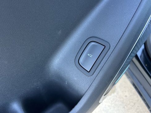 Used 2025 GMC Acadia Elevation image 20