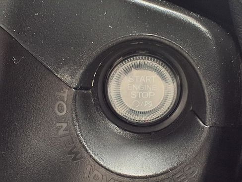 Used 2023 Jeep Renegade Latitude image 10