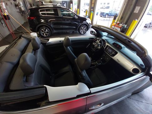 Used 2013 Volkswagen Beetle TDI FWD image 15