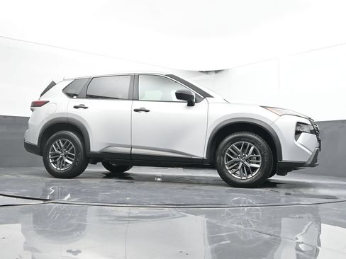Used 2024 Nissan Rogue S FWD image 34