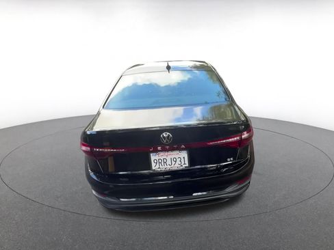 Used 2025 Volkswagen Jetta SE image 12