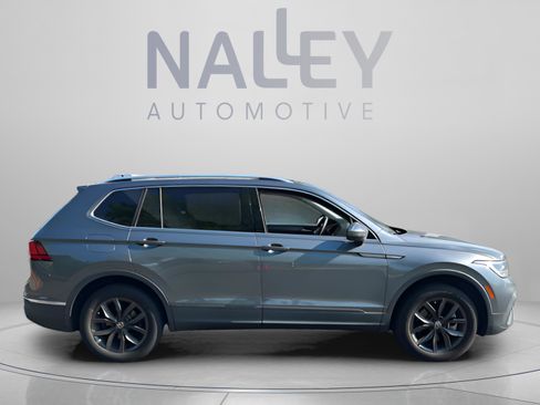 Used 2023 Volkswagen Tiguan SE w/ Panoramic Sunroof Package FWD image 6